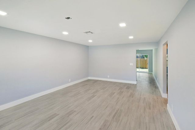 9128 Roan Lane, West Palm Beach, FL 33403