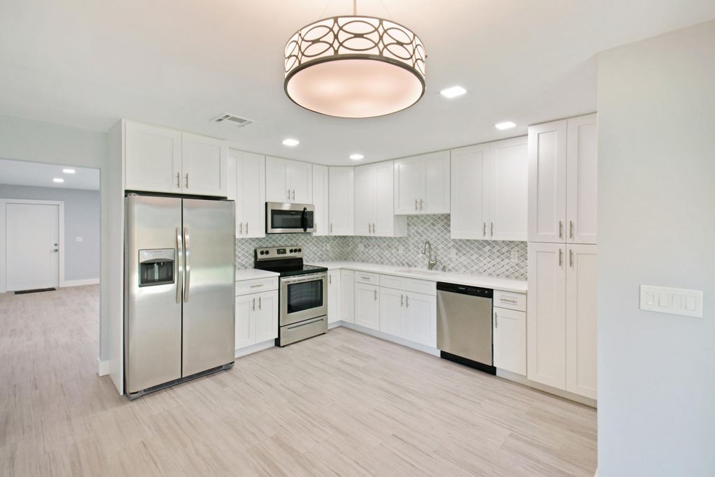 9128 Roan Lane, West Palm Beach, FL 33403
