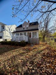 85 Childress Avenue, Rochester Hills, MI 48307