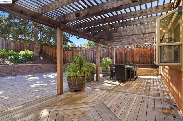 7738 Fairoaks Dr, Pleasanton, CA 94588