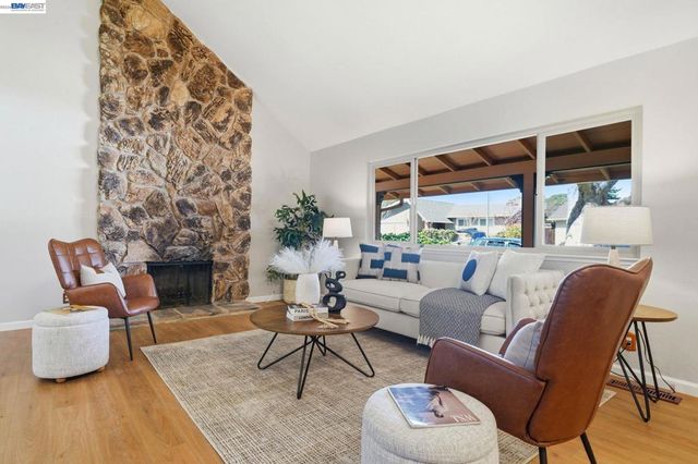 7738 Fairoaks Dr, Pleasanton, CA 94588