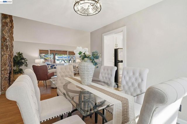 7738 Fairoaks Dr, Pleasanton, CA 94588