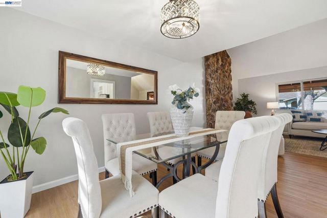 7738 Fairoaks Dr, Pleasanton, CA 94588