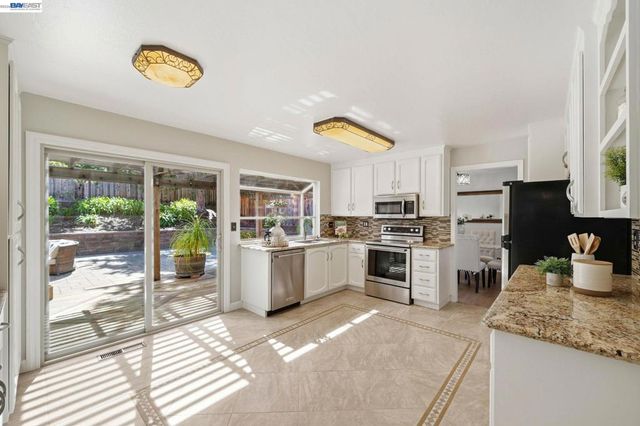 7738 Fairoaks Dr, Pleasanton, CA 94588