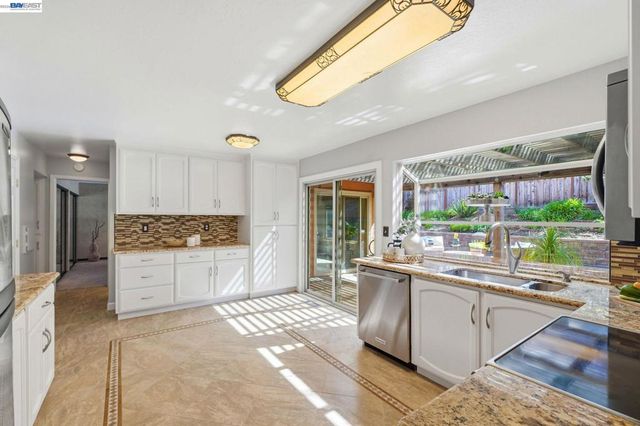 7738 Fairoaks Dr, Pleasanton, CA 94588