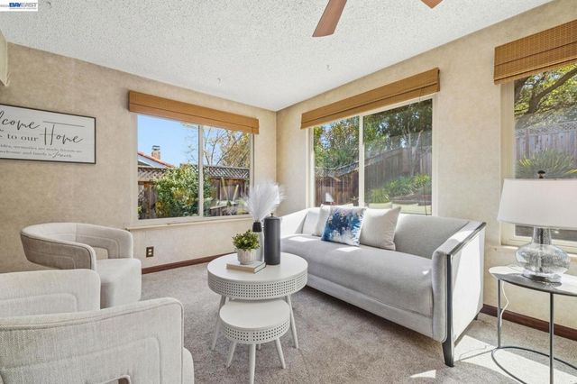 7738 Fairoaks Dr, Pleasanton, CA 94588