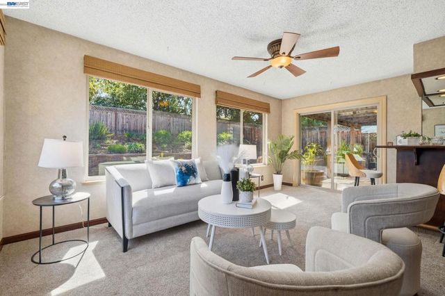 7738 Fairoaks Dr, Pleasanton, CA 94588