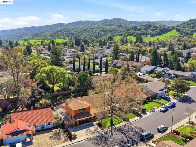 7738 Fairoaks Dr, Pleasanton, CA 94588