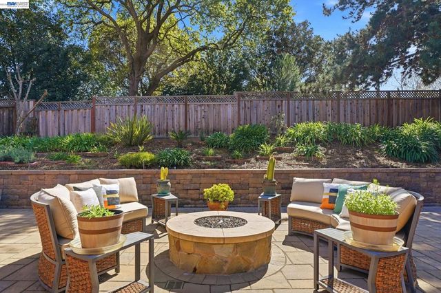 7738 Fairoaks Dr, Pleasanton, CA 94588