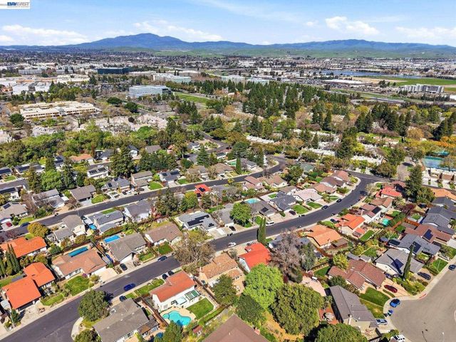7738 Fairoaks Dr, Pleasanton, CA 94588