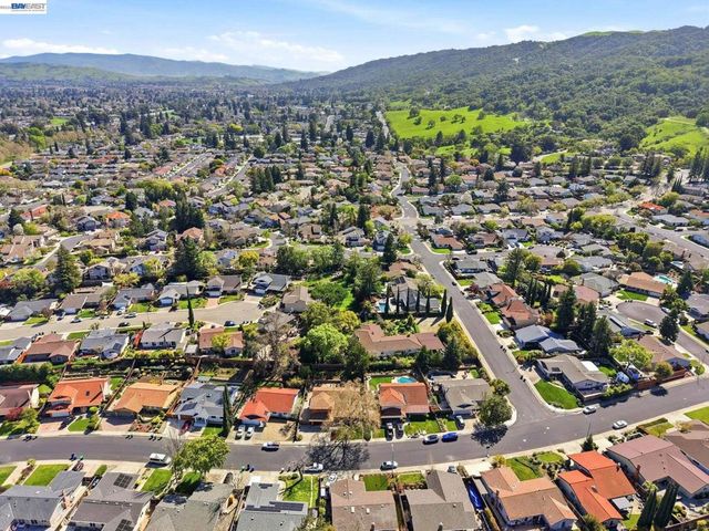 7738 Fairoaks Dr, Pleasanton, CA 94588