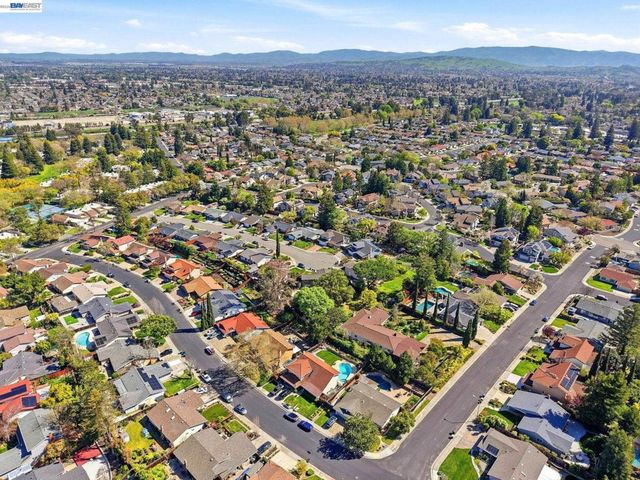 7738 Fairoaks Dr, Pleasanton, CA 94588