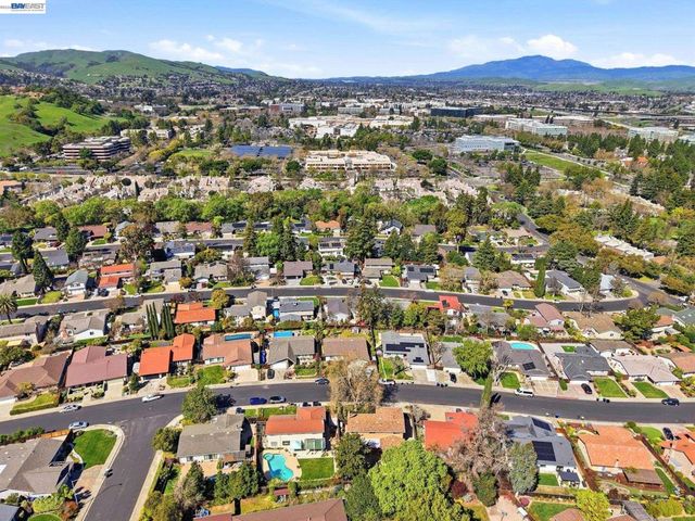 7738 Fairoaks Dr, Pleasanton, CA 94588