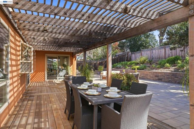 7738 Fairoaks Dr, Pleasanton, CA 94588