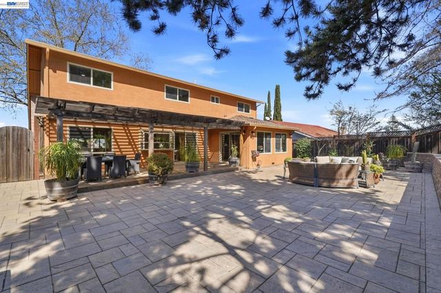 7738 Fairoaks Dr, Pleasanton, CA 94588