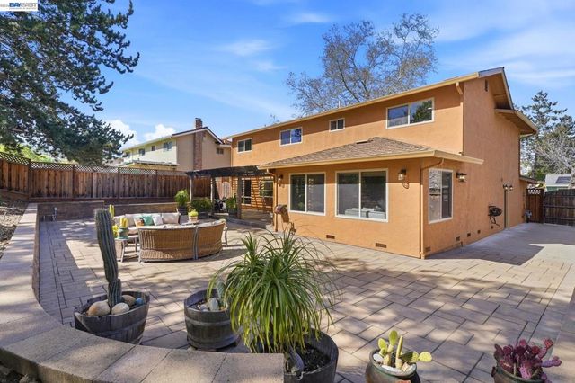 7738 Fairoaks Dr, Pleasanton, CA 94588