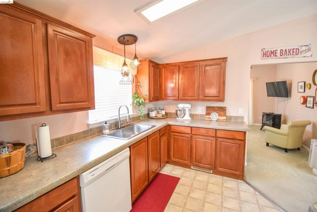 18598 Vista Dr, Jamestown, CA 95327