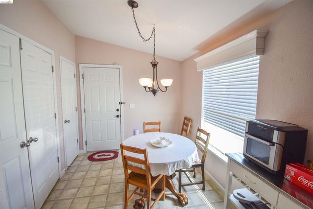 18598 Vista Dr, Jamestown, CA 95327