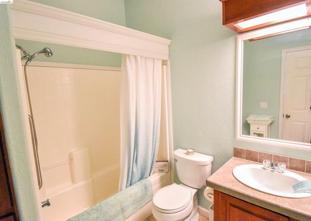 18598 Vista Dr, Jamestown, CA 95327