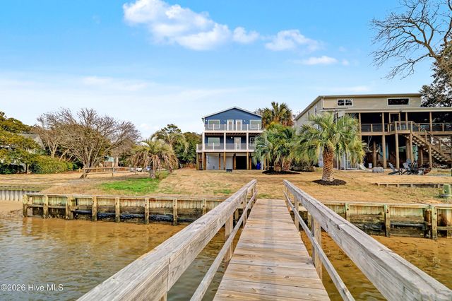 102 SW Yacht Drive, Oak Island, NC 28465
