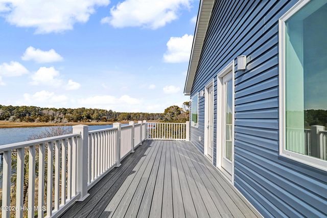 102 SW Yacht Drive, Oak Island, NC 28465