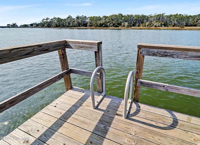 102 SW Yacht Drive, Oak Island, NC 28465