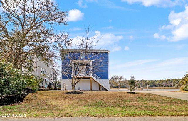 102 SW Yacht Drive, Oak Island, NC 28465