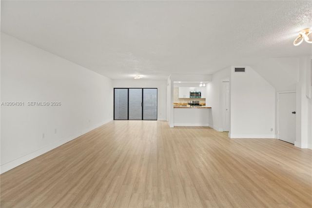 6745 NW 169th St G, Hialeah, FL 33015