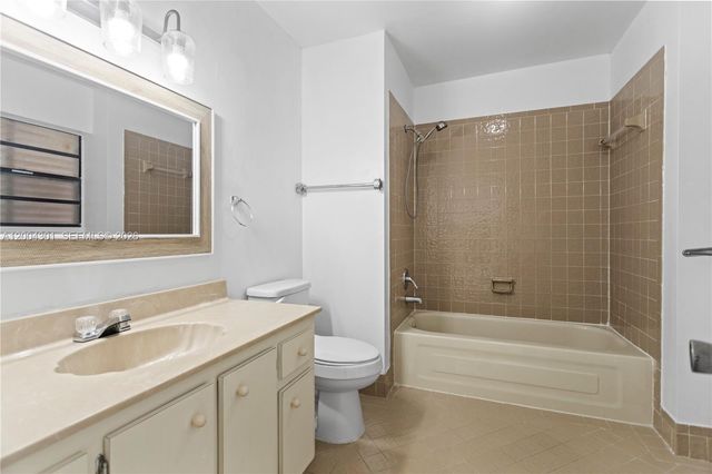 6745 NW 169th St G, Hialeah, FL 33015