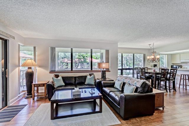 130 Brackenwood Road, Palm Beach Gardens, FL 33418