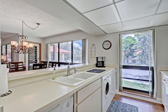 130 Brackenwood Road, Palm Beach Gardens, FL 33418