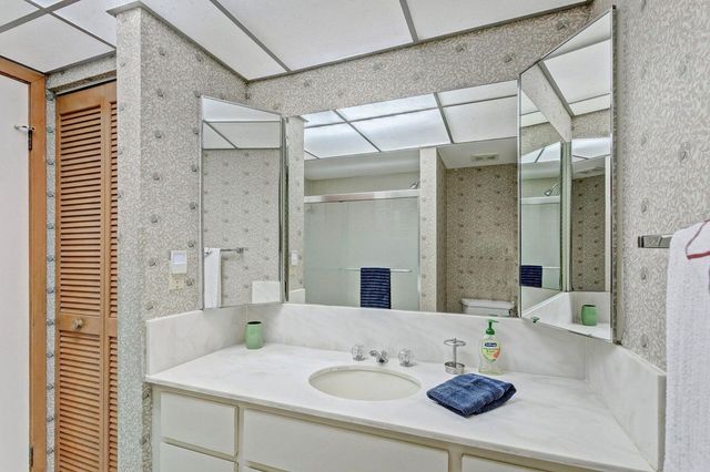 130 Brackenwood Road, Palm Beach Gardens, FL 33418