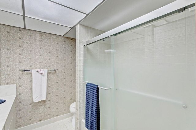 130 Brackenwood Road, Palm Beach Gardens, FL 33418