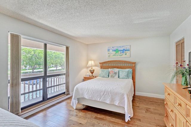 130 Brackenwood Road, Palm Beach Gardens, FL 33418