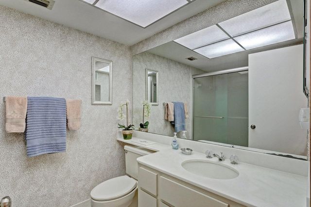 130 Brackenwood Road, Palm Beach Gardens, FL 33418