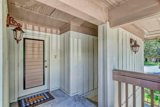 130 Brackenwood Road, Palm Beach Gardens, FL 33418