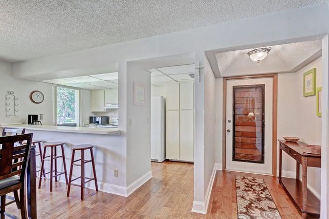 130 Brackenwood Road, Palm Beach Gardens, FL 33418