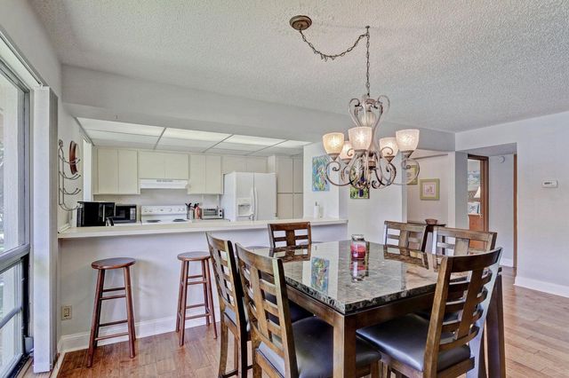 130 Brackenwood Road, Palm Beach Gardens, FL 33418