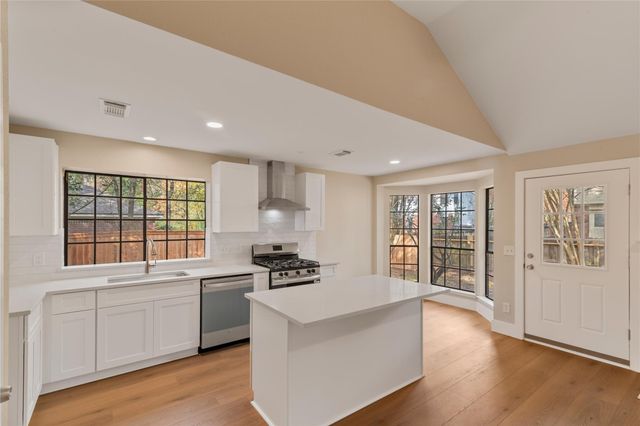 10 White Fawn Drive, Spring, TX 77381