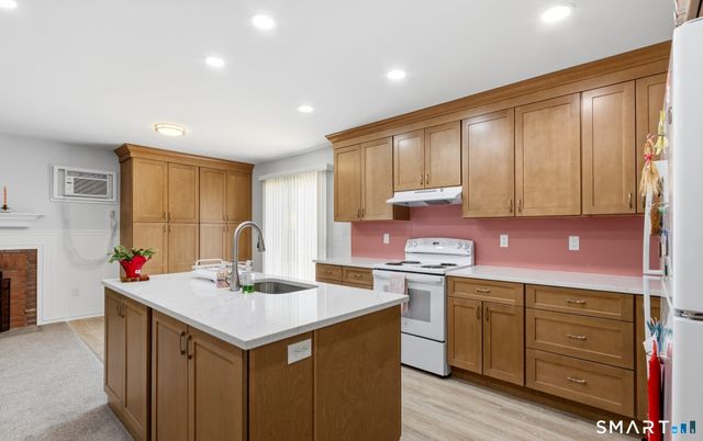 9 Evas Drive, Brookfield, CT 06804