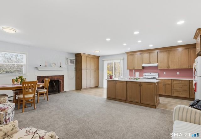 9 Evas Drive, Brookfield, CT 06804