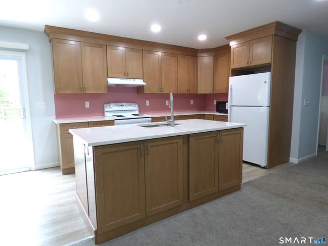 9 Evas Drive, Brookfield, CT 06804
