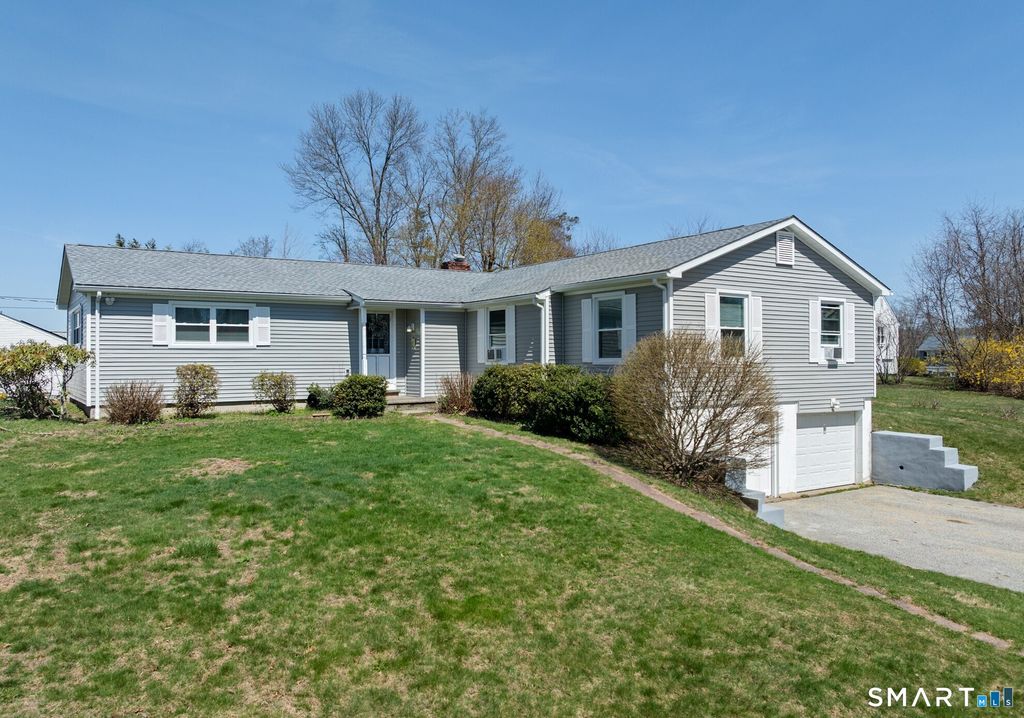 9 Evas Drive, Brookfield, CT 06804