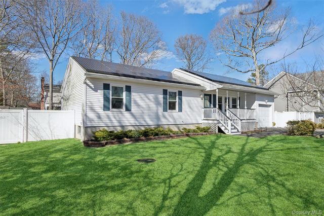 19 Flintlock Drive, Shirley, NY 11967