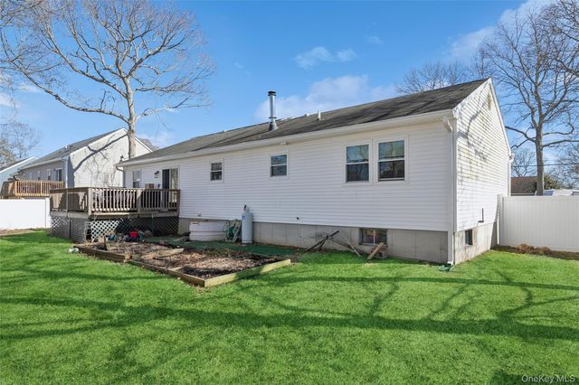 19 Flintlock Drive, Shirley, NY 11967