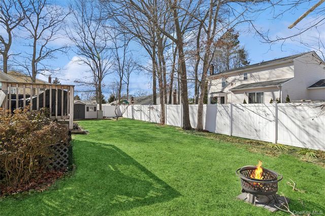 19 Flintlock Drive, Shirley, NY 11967