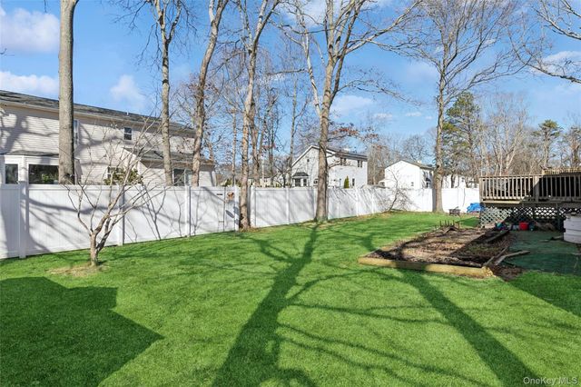 19 Flintlock Drive, Shirley, NY 11967