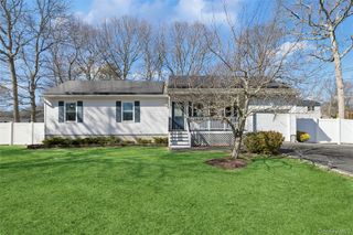 19 Flintlock Drive, Shirley, NY 11967