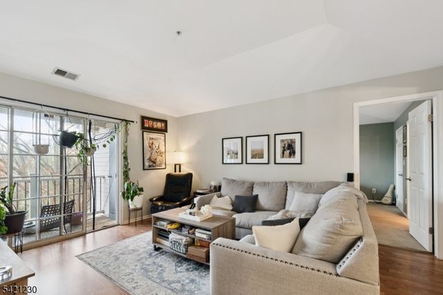 1634 Waterford Dr 1634, Edison Twp., NJ 08817