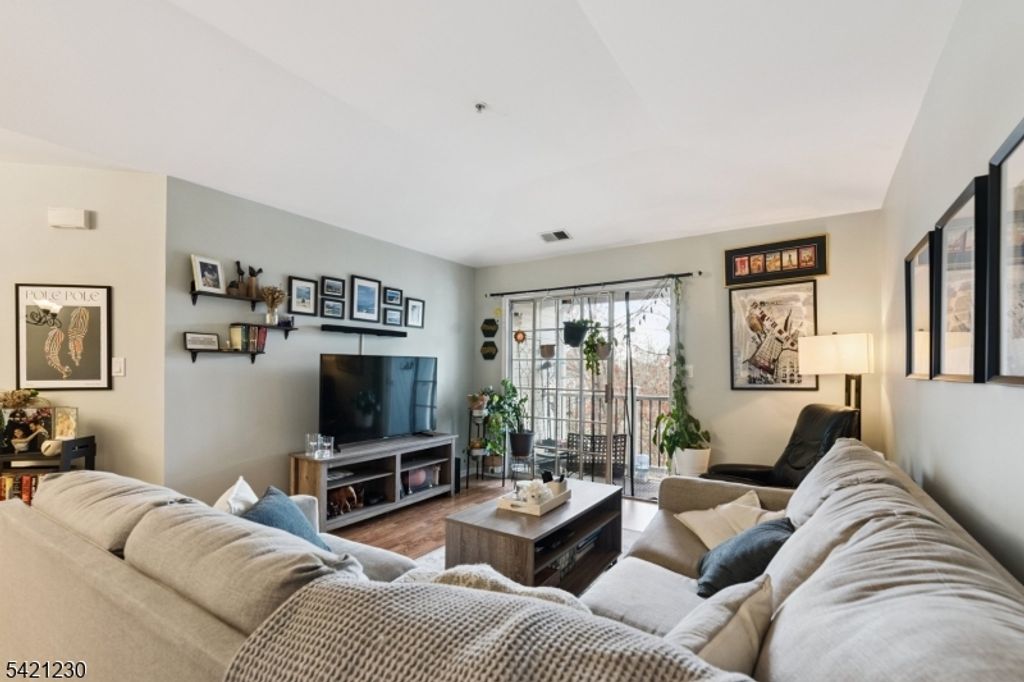 1634 Waterford Dr 1634, Edison Twp., NJ 08817